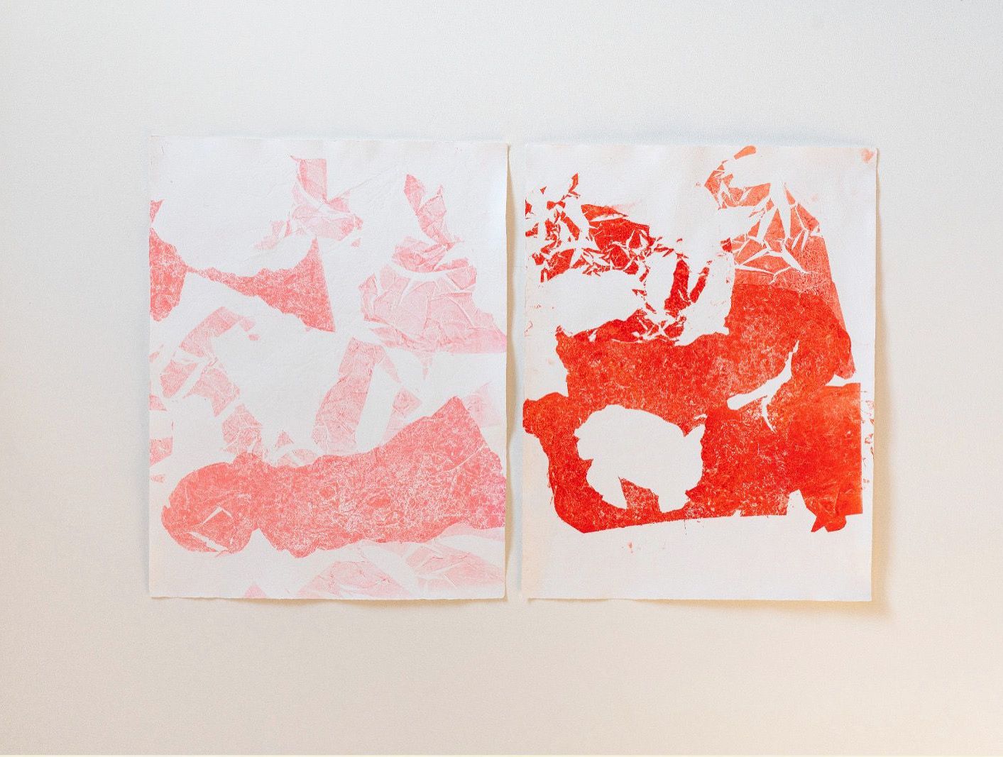 Marloes Vreeswijk, &#039;Paper Mountain Structures links en rechts&#039;, 2023. Foto: Marloes Vreeswijk